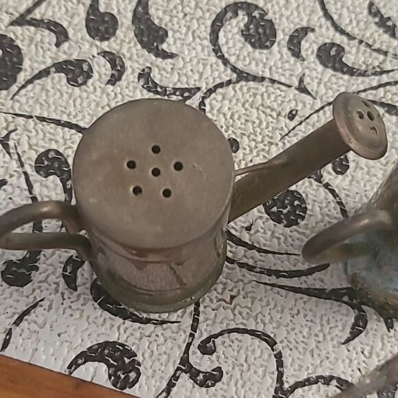 Vintage Metal Watering Cans Salt And Pepper Shakers. - Picture 4 of 9